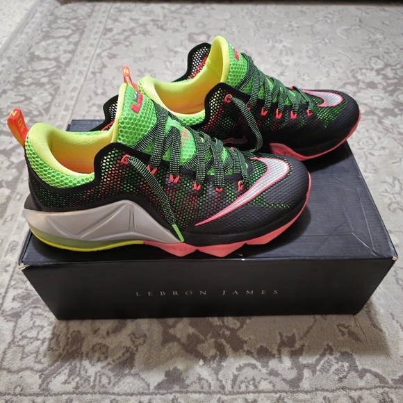 Nike LeBron 12 Shoes - Picture 4 of 7